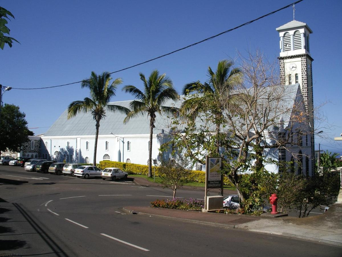 Case Creole Traditionnelle A Ossature Et Charpente Bois Petite Île Zewnętrze zdjęcie
