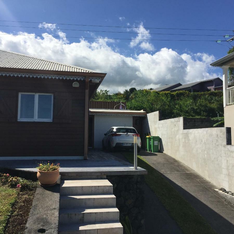 Case Creole Traditionnelle A Ossature Et Charpente Bois Petite Île Zewnętrze zdjęcie